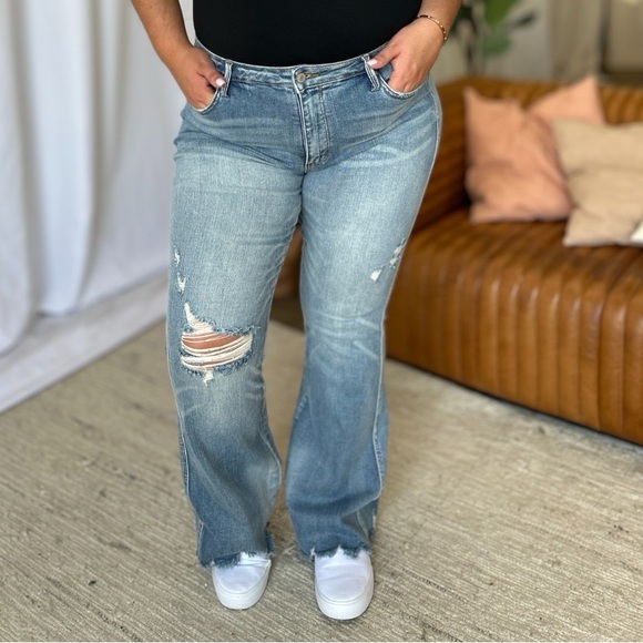 NWT Judy Blue PLUS + REG Size Push 2 Start Tummy Control Destroyed Flare Jeans - Picture 2 of 16